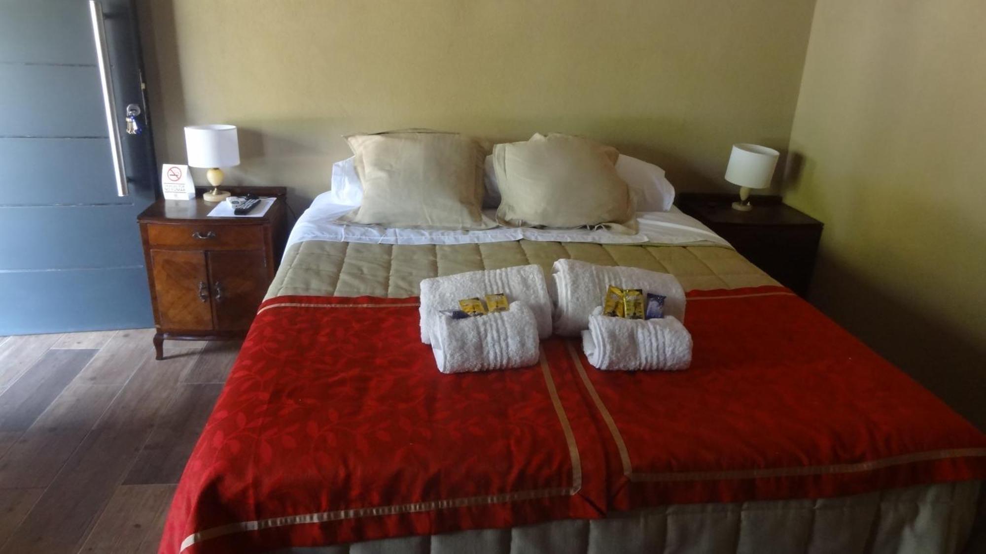 Tierra Mansa - Posada De Campo & Spa - Piscina Climatizada Hotel Marcos Paz Room photo